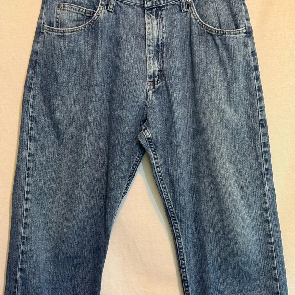 B-136 Men’s Wrangler‎ Relaxed Fit Denim Blue Jeans Size 36x30